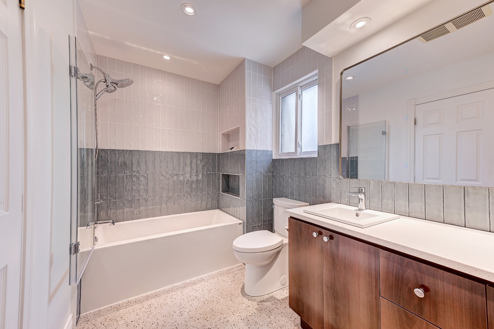 









8255


Rue Racine

,
Brossard,




QC
J4X1T9

