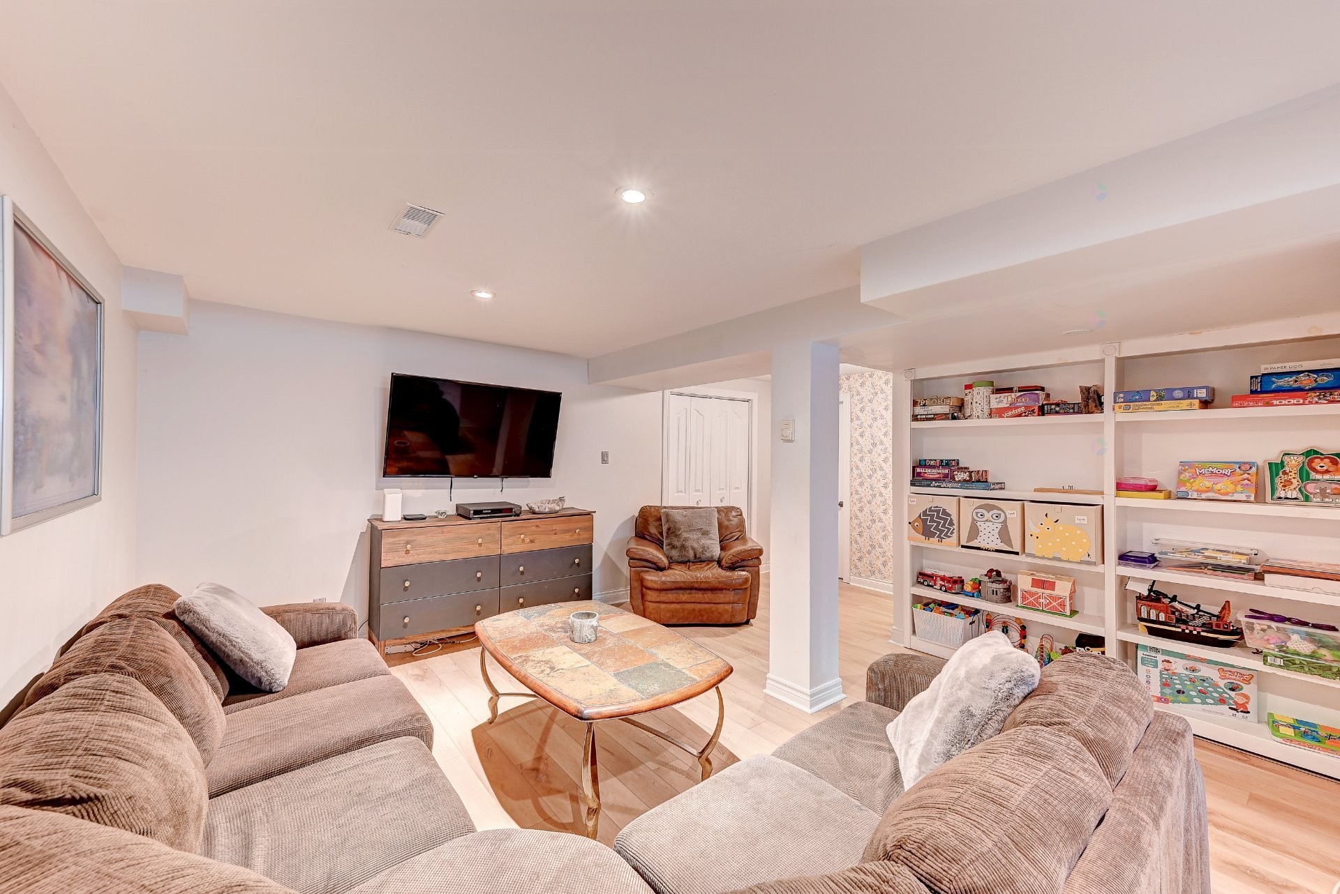 









8255


Rue Racine

,
Brossard,




QC
J4X1T9

