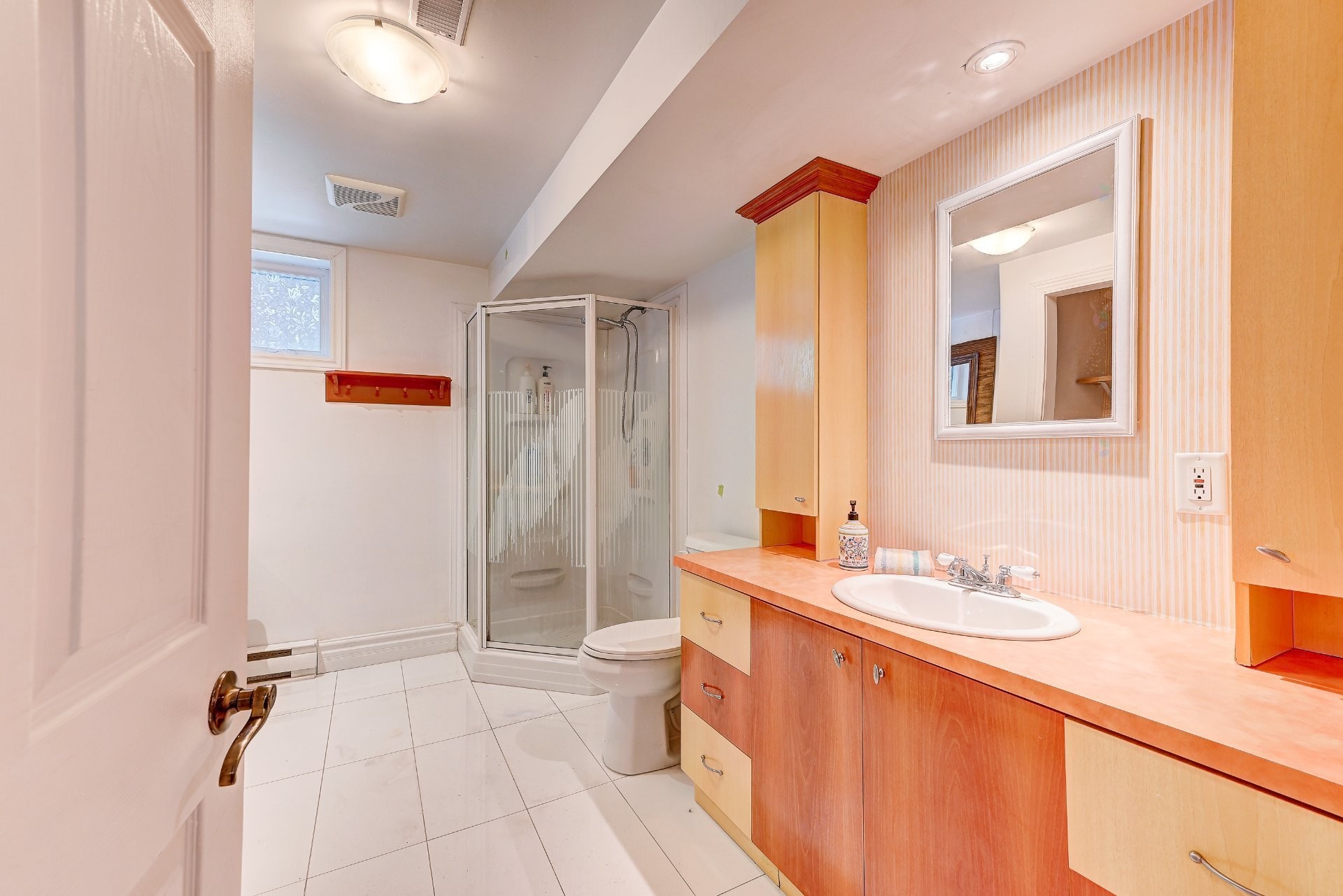 









8255


Rue Racine

,
Brossard,




QC
J4X1T9

