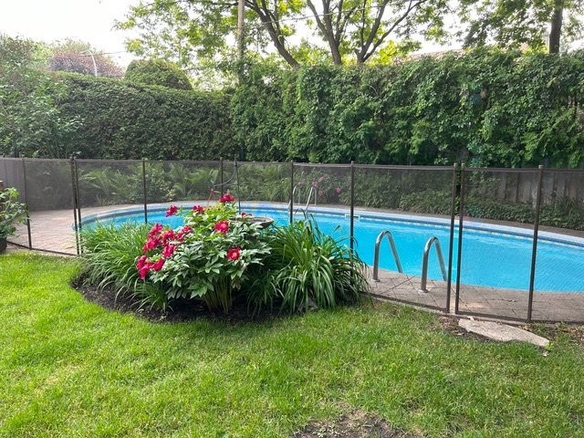 









8255


Rue Racine

,
Brossard,




QC
J4X1T9

