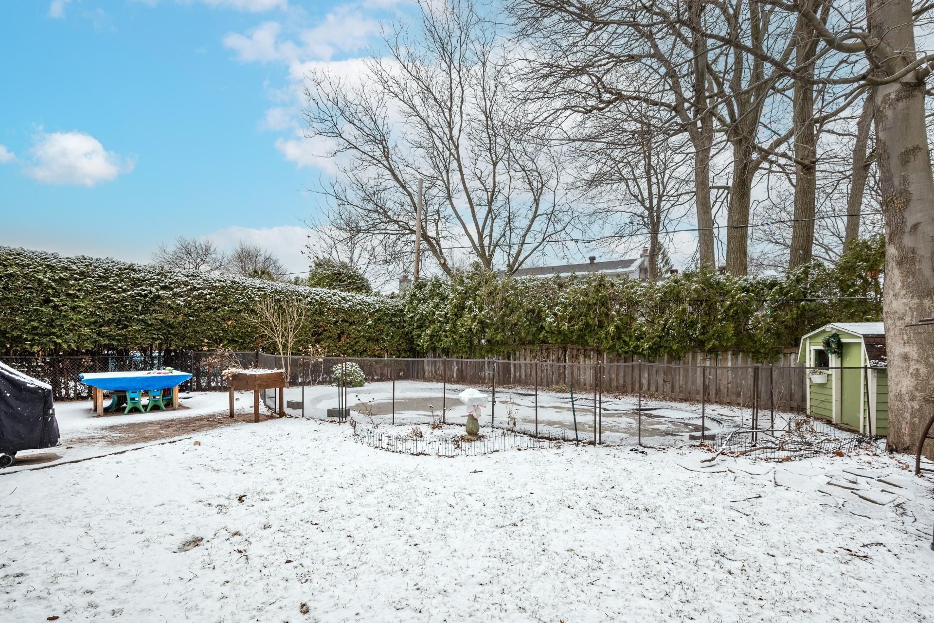 









8255


Rue Racine

,
Brossard,




QC
J4X1T9

