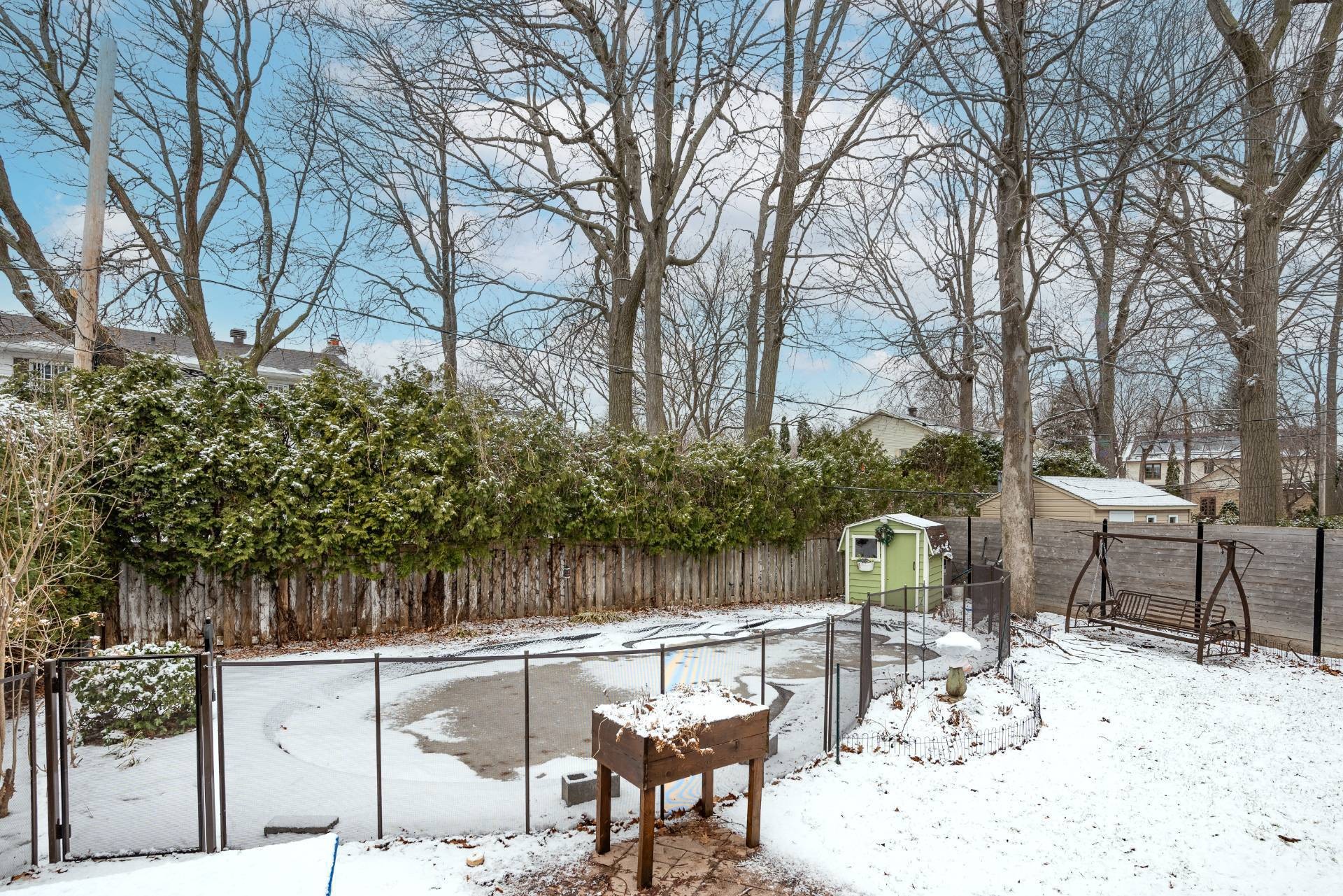 









8255


Rue Racine

,
Brossard,




QC
J4X1T9

