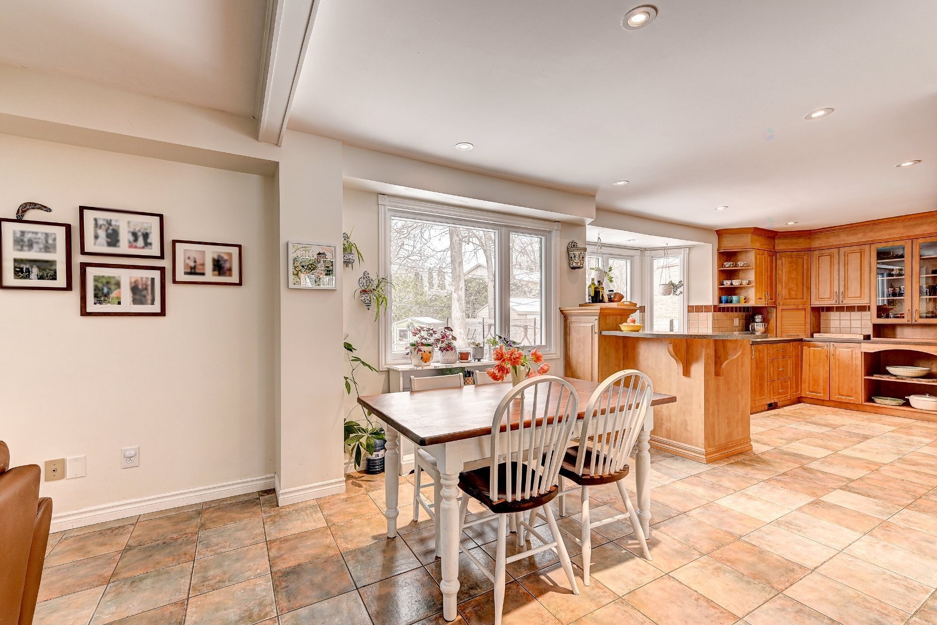 









8255


Rue Racine

,
Brossard,




QC
J4X1T9

