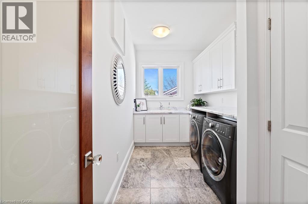 












211 LEWIS Road

,
Stoney Creek,




Ontario
L8E5G7

