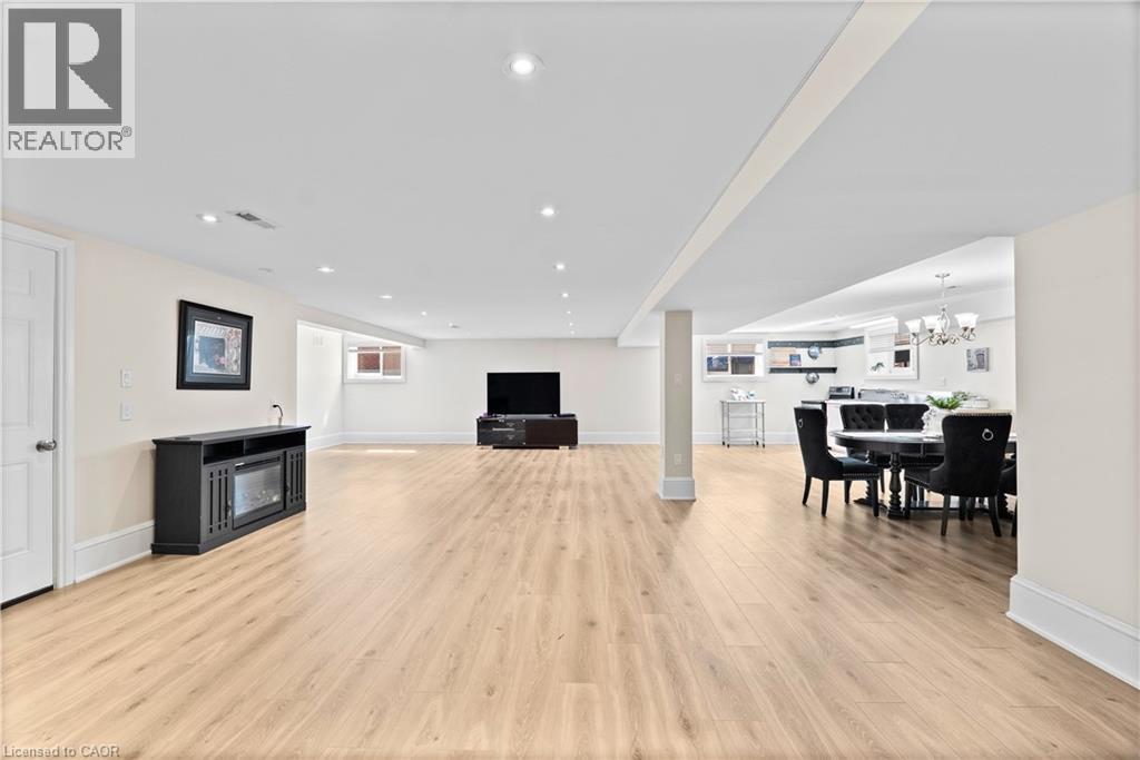 












211 LEWIS Road

,
Stoney Creek,




Ontario
L8E5G7

