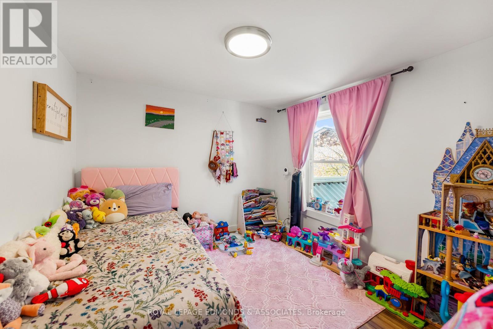 












388 MURRAY STREET

,
Pembroke,




Ontario
K8A4P4

