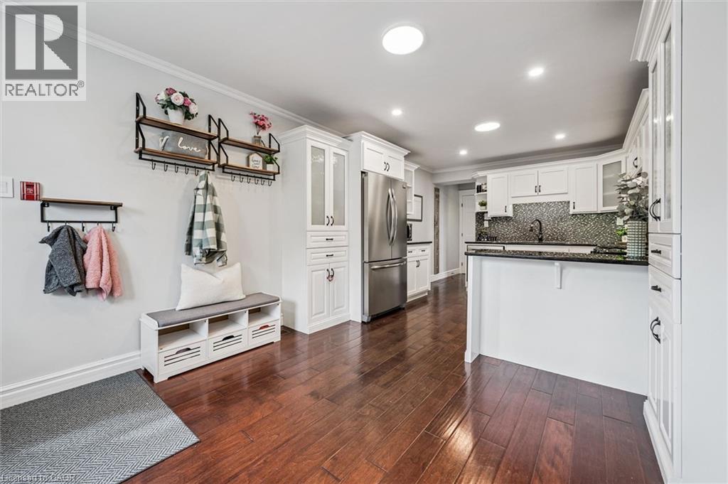 












16 HAMPTON Street

,
Elmira,




Ontario
N3B1X9

