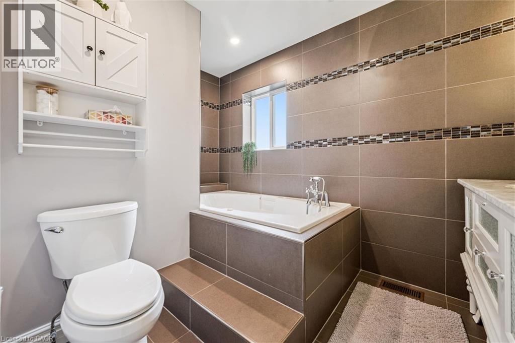 












16 HAMPTON Street

,
Elmira,




Ontario
N3B1X9

