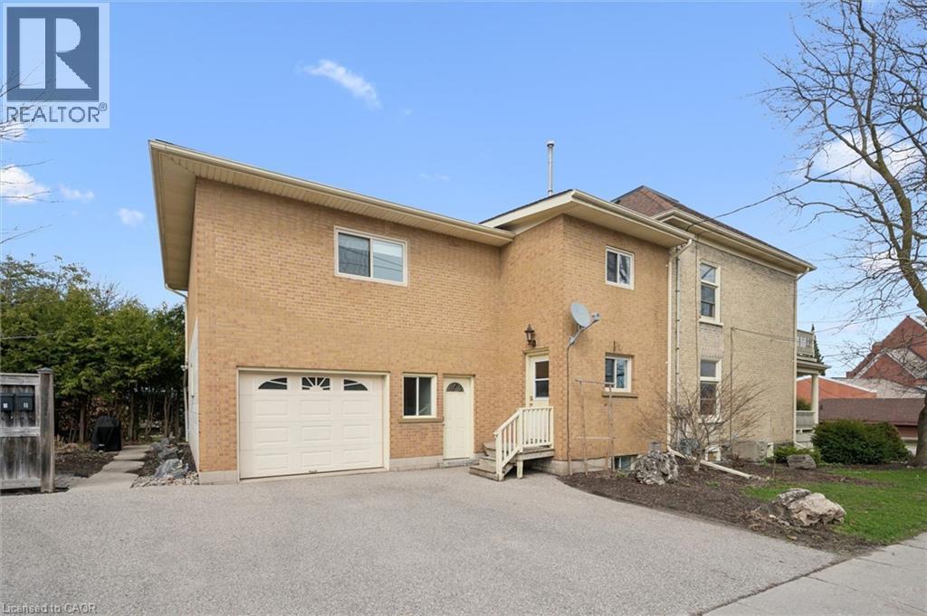 












16 HAMPTON Street

,
Elmira,




Ontario
N3B1X9

