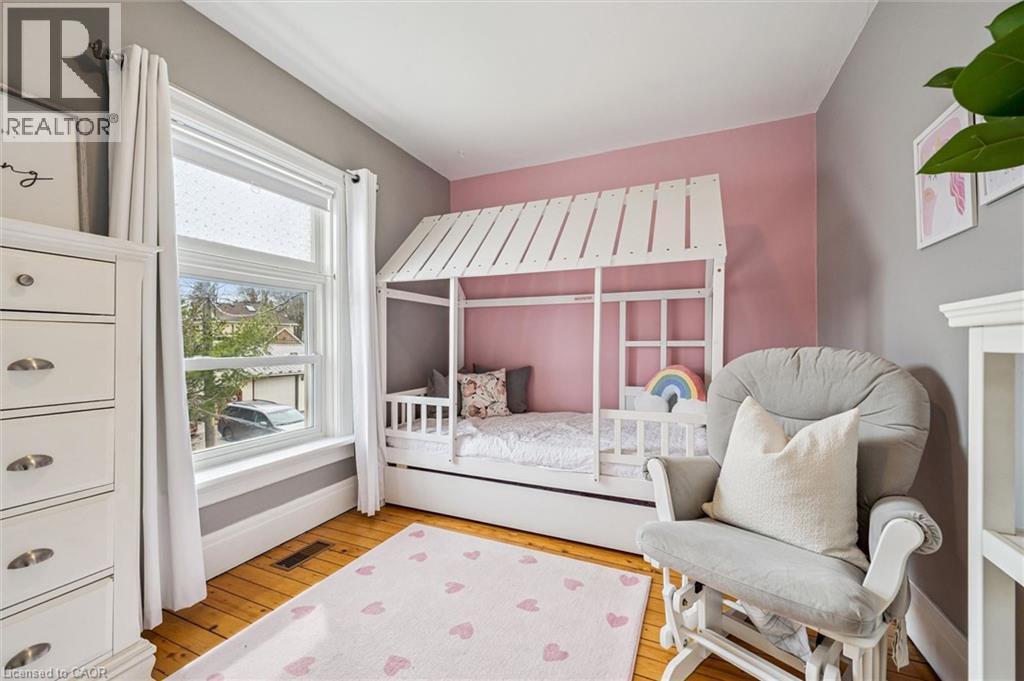 












16 HAMPTON Street

,
Elmira,




Ontario
N3B1X9

