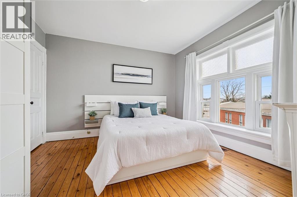 












16 HAMPTON Street

,
Elmira,




Ontario
N3B1X9

