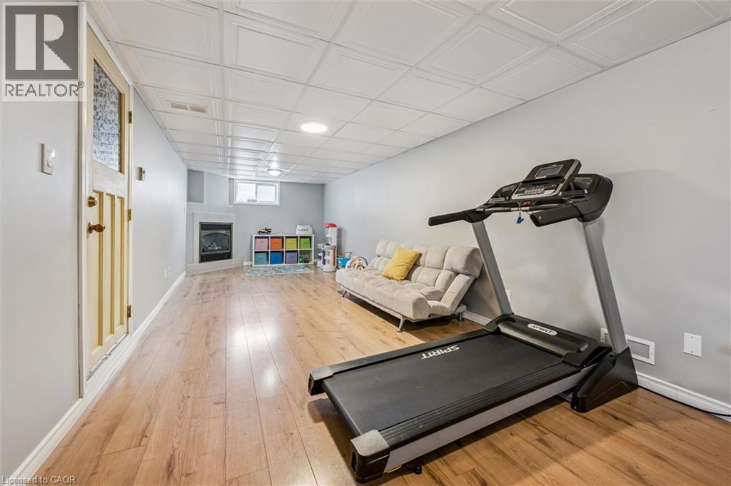 












16 HAMPTON Street

,
Elmira,




Ontario
N3B1X9

