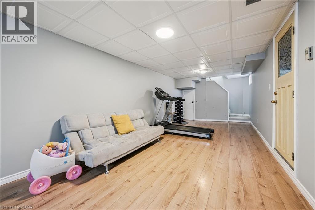 












16 HAMPTON Street

,
Elmira,




Ontario
N3B1X9

