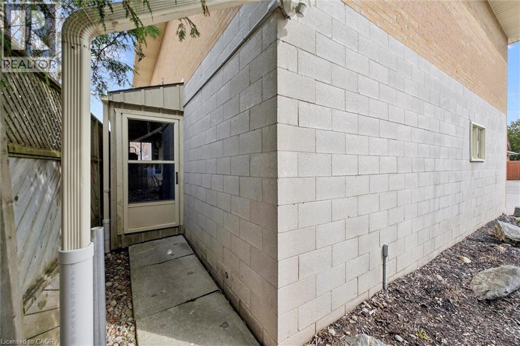 












16 HAMPTON Street

,
Elmira,




Ontario
N3B1X9

