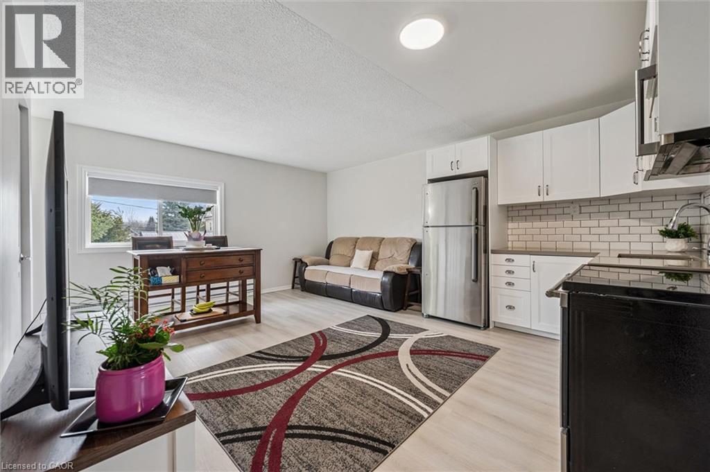 












16 HAMPTON Street

,
Elmira,




Ontario
N3B1X9

