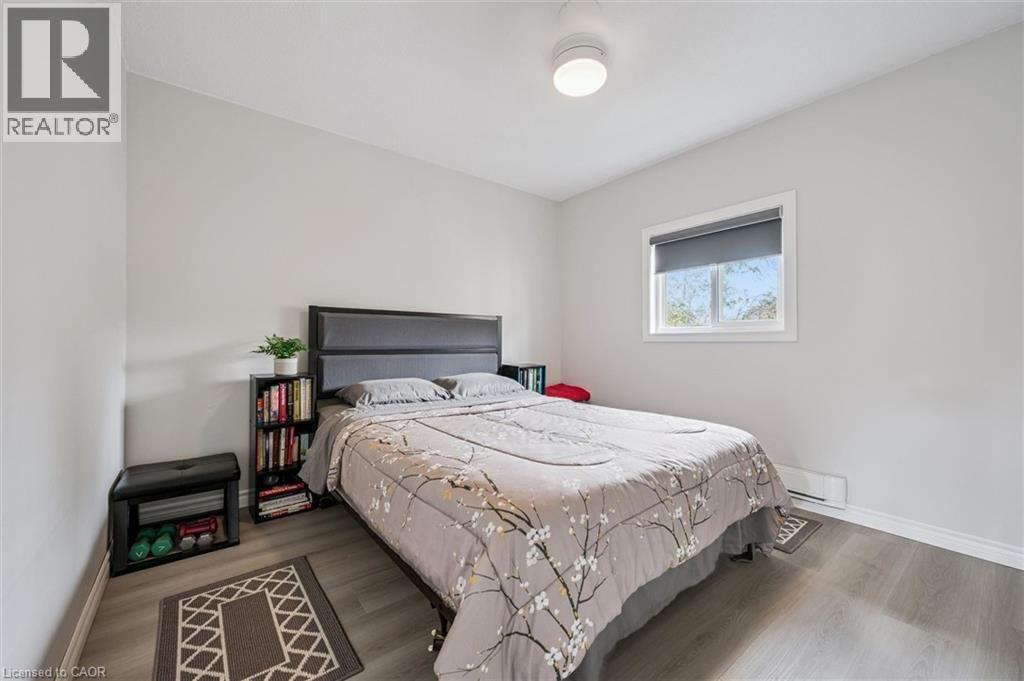 












16 HAMPTON Street

,
Elmira,




Ontario
N3B1X9

