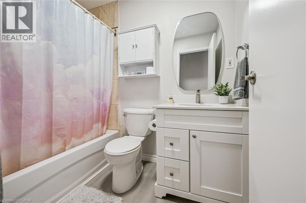 












16 HAMPTON Street

,
Elmira,




Ontario
N3B1X9

