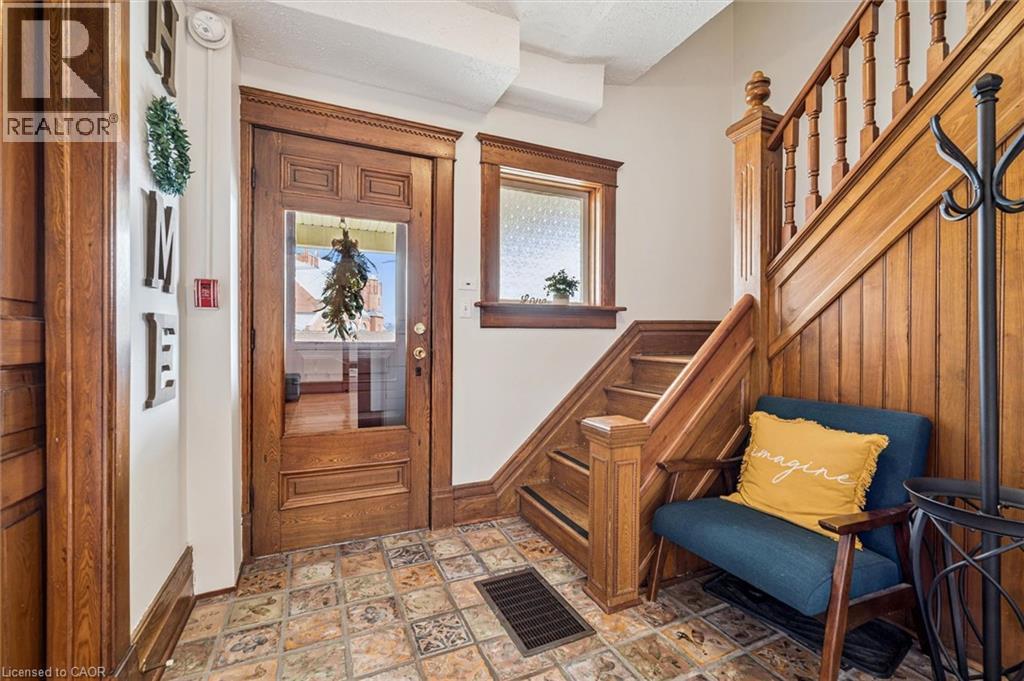 












16 HAMPTON Street

,
Elmira,




Ontario
N3B1X9

