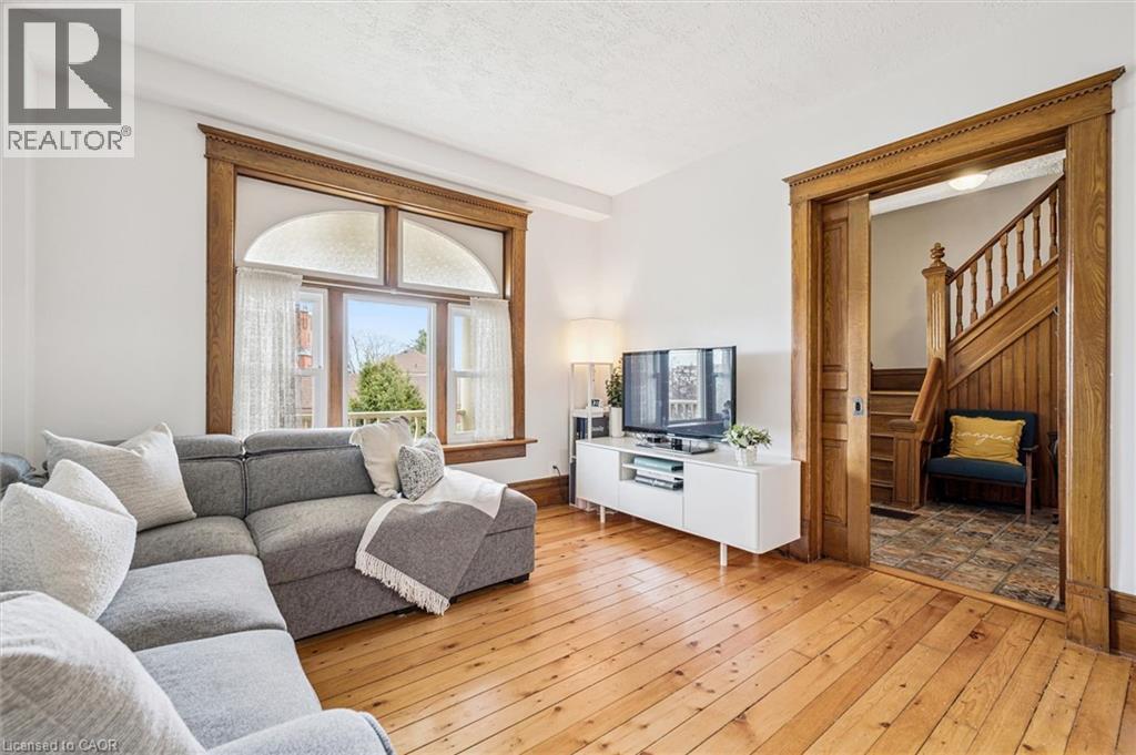 












16 HAMPTON Street

,
Elmira,




Ontario
N3B1X9

