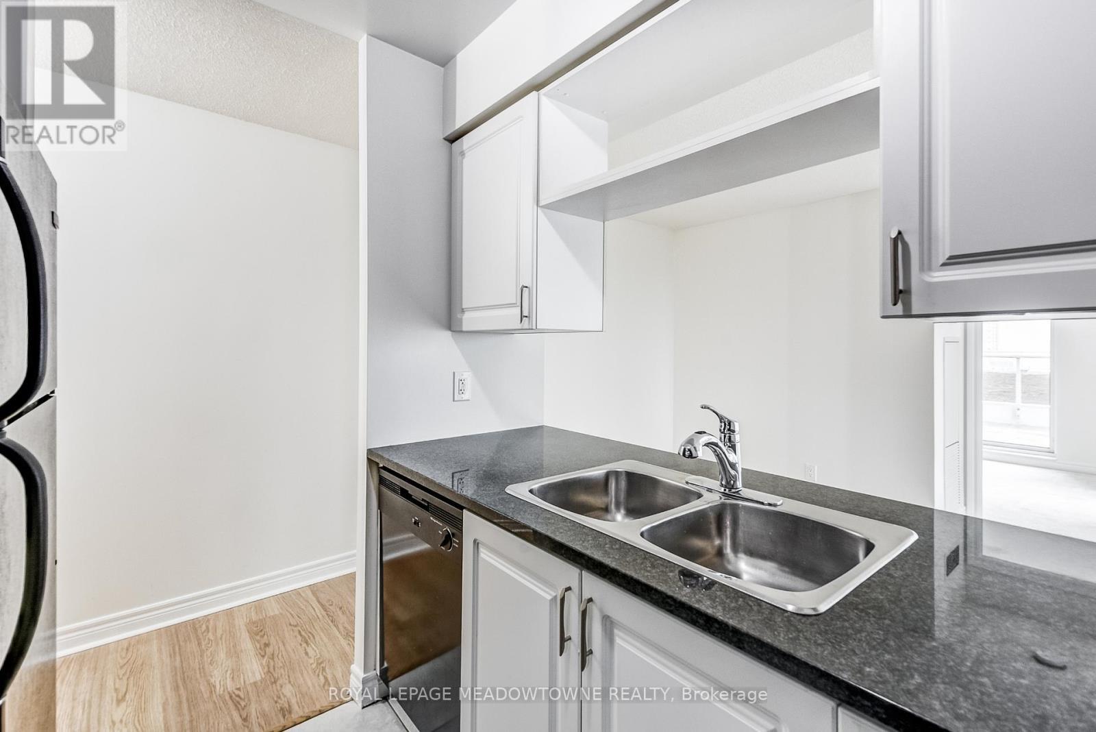 












909 - 70 TOWN CENTRE COURT

,
Toronto,




Ontario
M1P0B2

