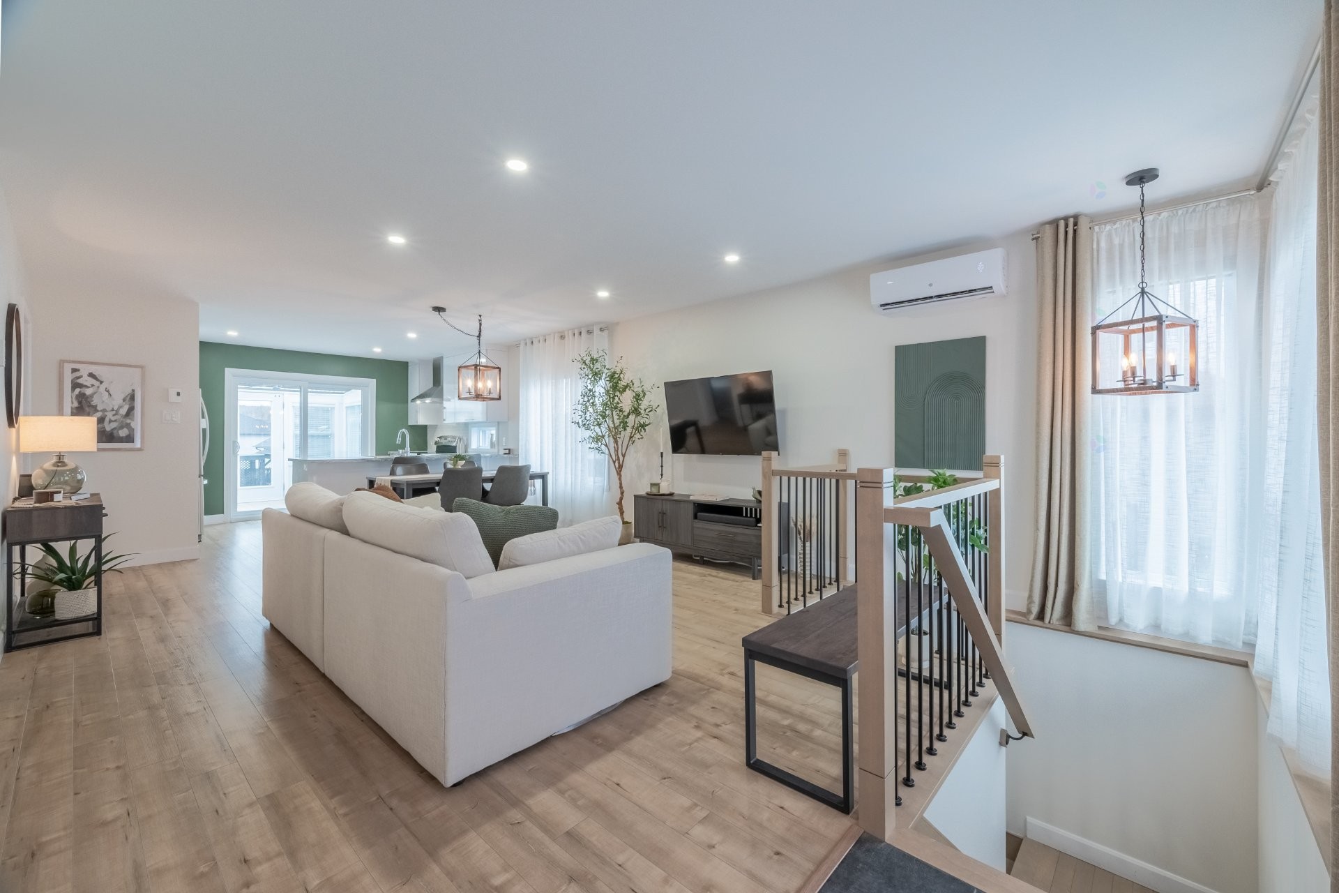 









106


Rue Arthur-Villeneuve

,
Cowansville,




QC
J2K0L8

