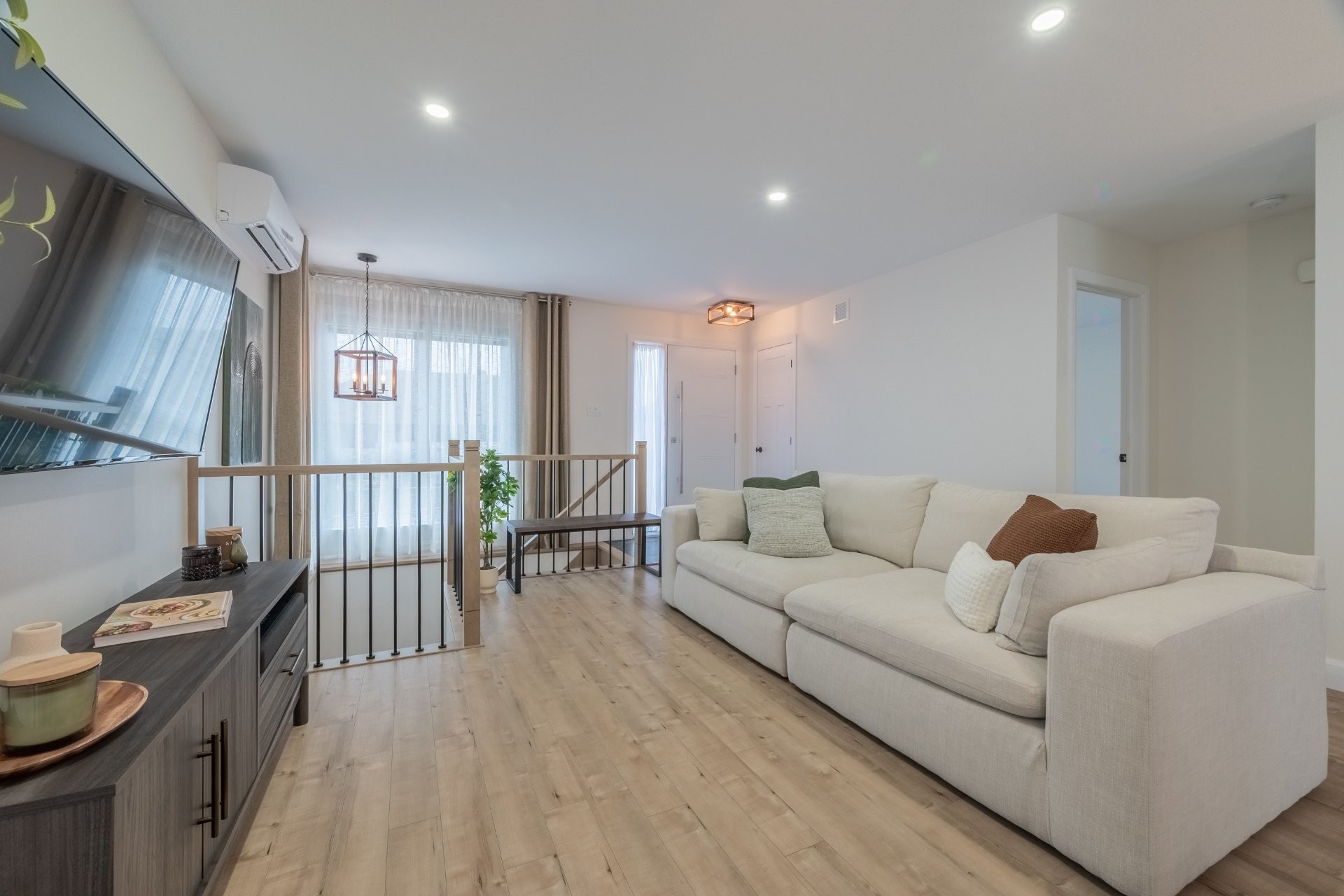 









106


Rue Arthur-Villeneuve

,
Cowansville,




QC
J2K0L8


