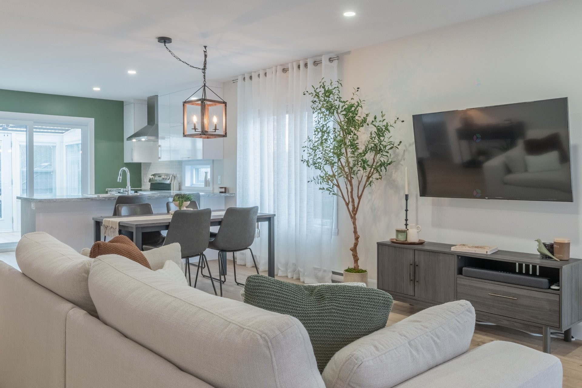 









106


Rue Arthur-Villeneuve

,
Cowansville,




QC
J2K0L8

