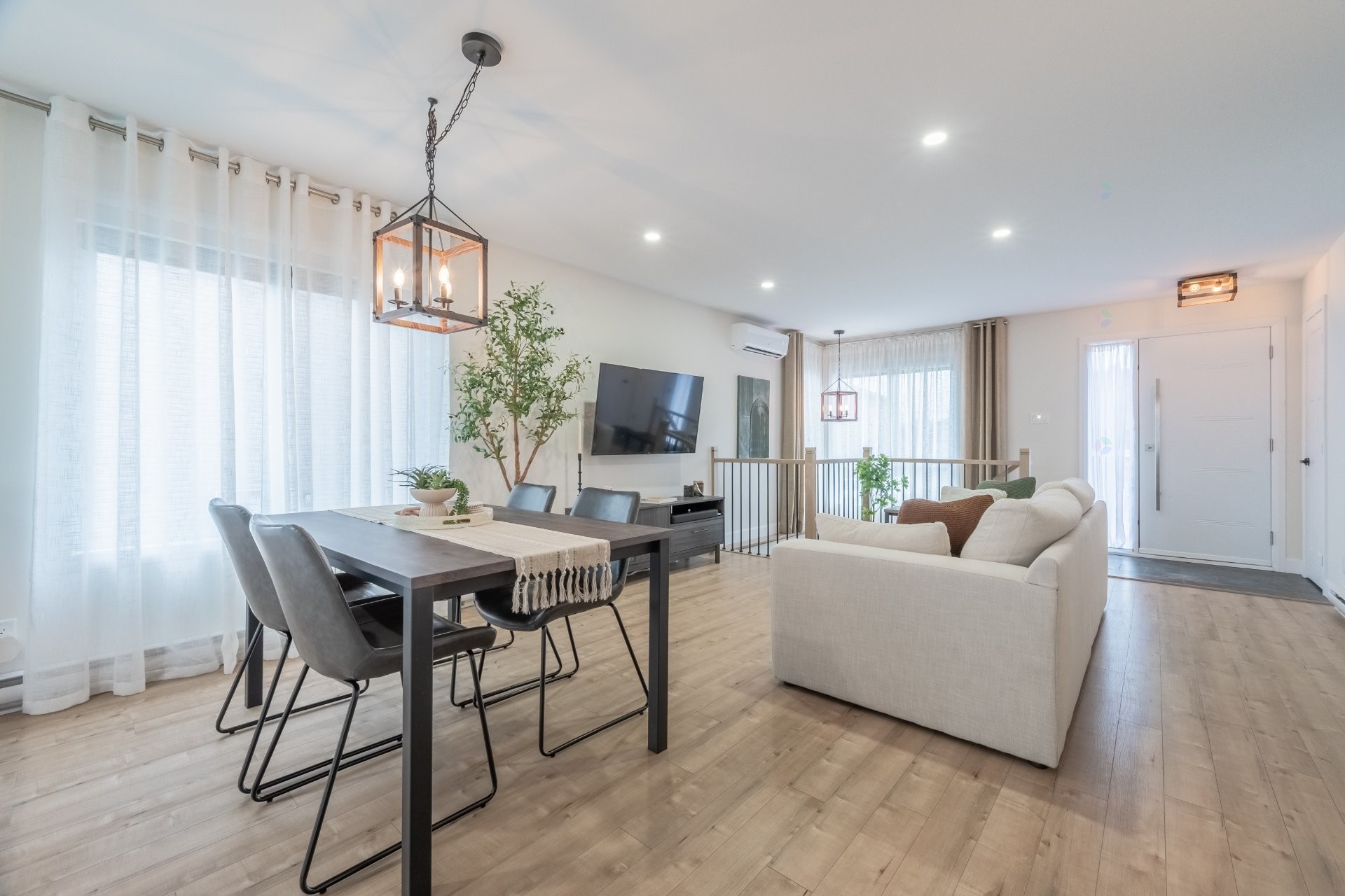 









106


Rue Arthur-Villeneuve

,
Cowansville,




QC
J2K0L8

