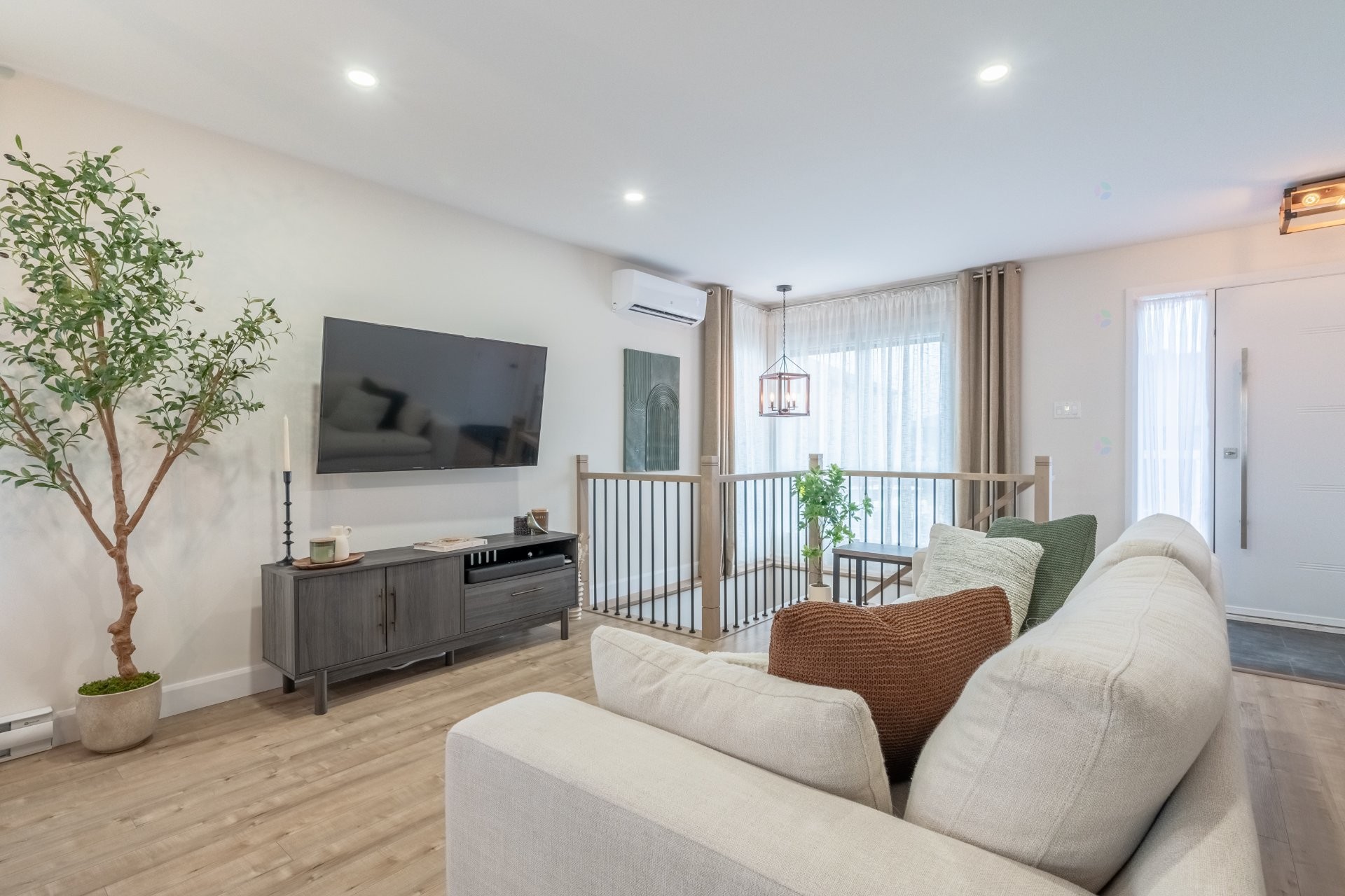 









106


Rue Arthur-Villeneuve

,
Cowansville,




QC
J2K0L8

