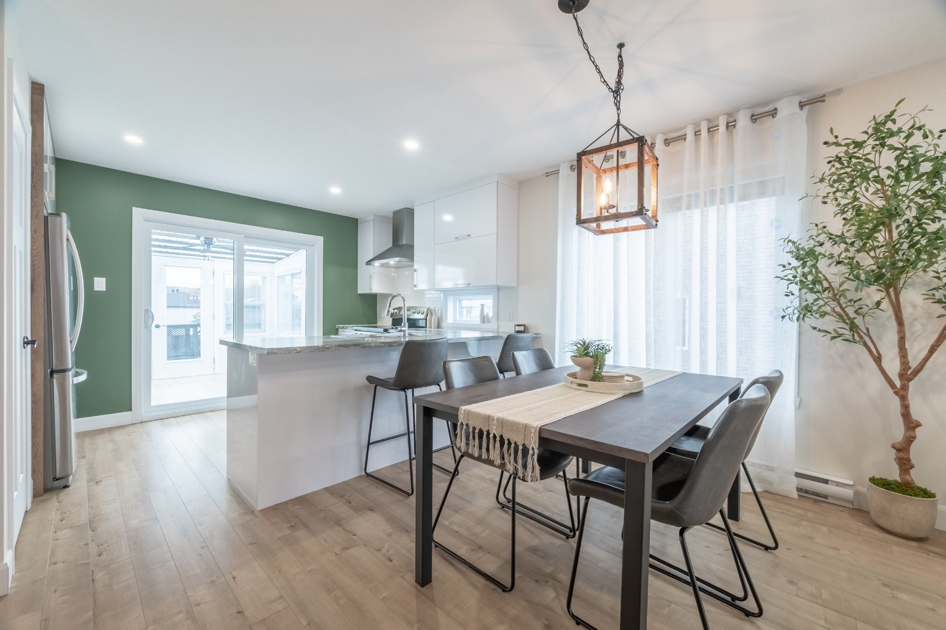 









106


Rue Arthur-Villeneuve

,
Cowansville,




QC
J2K0L8

