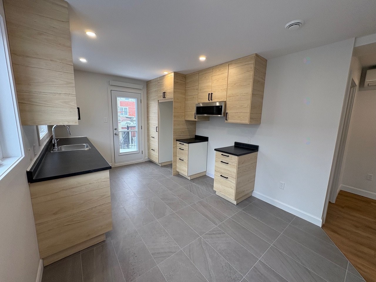 









7935


Rue Bonnier

,
Montréal (LaSalle),




QC
H8P1V7

