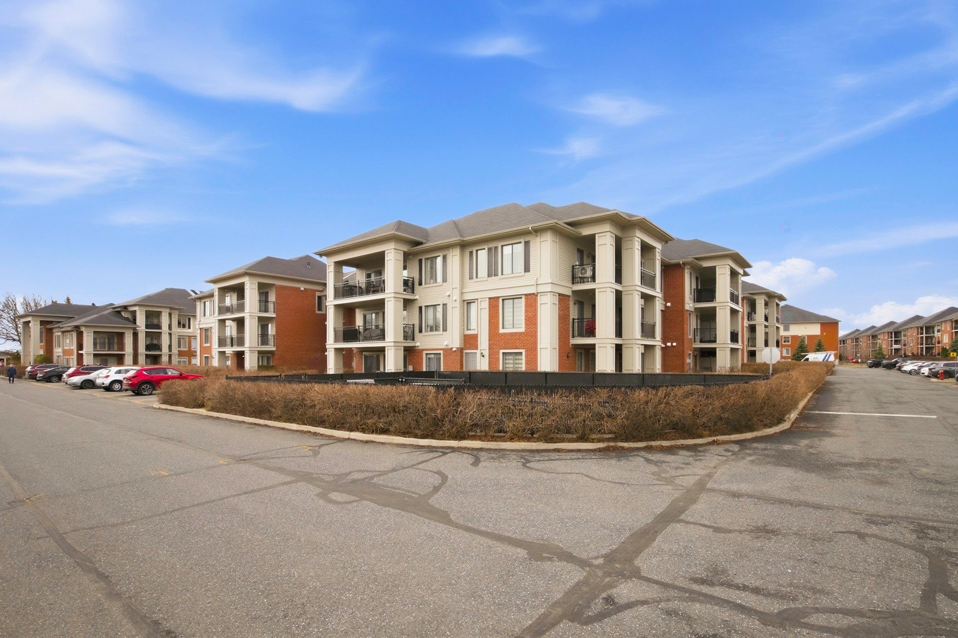 









822


Rue des Sureaux

, 5,
Boucherville,




QC
J4B0H8

