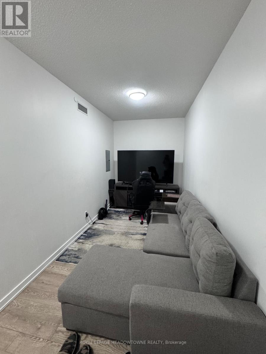 












213 - 2055 DANFORTH AVENUE

,
Toronto,




Ontario
M4C1J8

