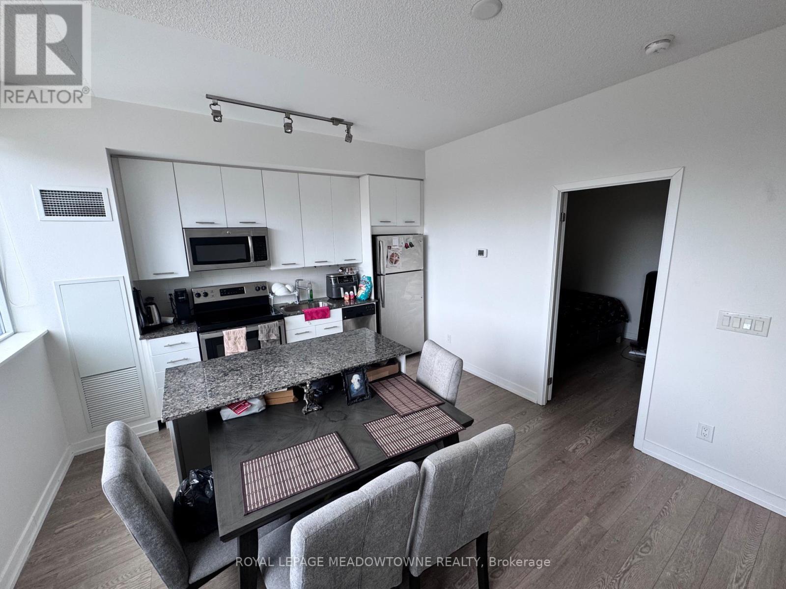 












213 - 2055 DANFORTH AVENUE

,
Toronto,




Ontario
M4C1J8

