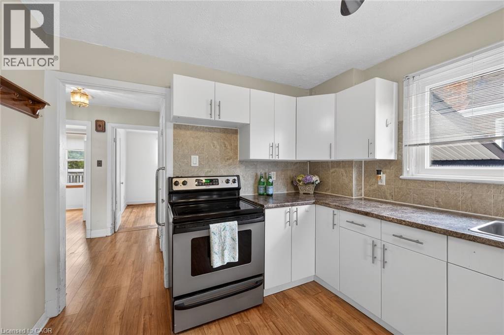 












163 ROSEDALE Avenue

,
Hamilton,




Ontario
L8K4N4

