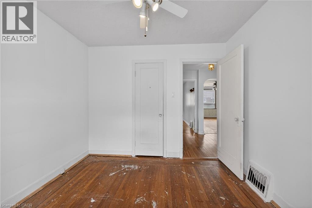 












163 ROSEDALE Avenue

,
Hamilton,




Ontario
L8K4N4

