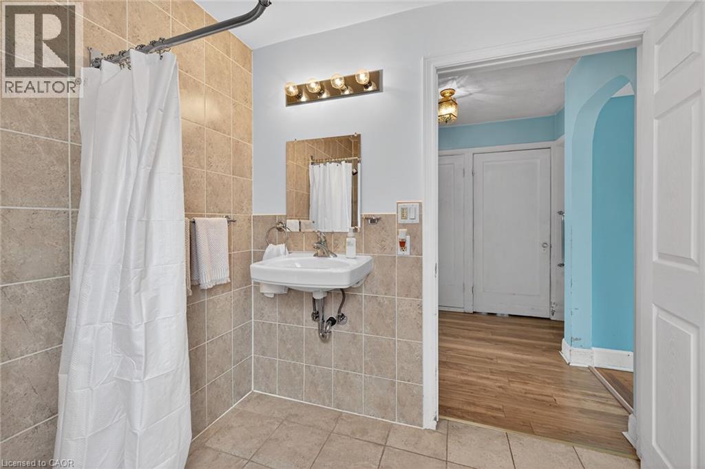 












163 ROSEDALE Avenue

,
Hamilton,




Ontario
L8K4N4

