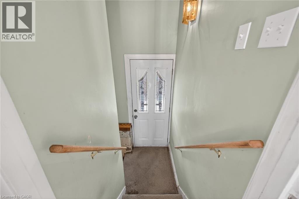 












163 ROSEDALE Avenue

,
Hamilton,




Ontario
L8K4N4

