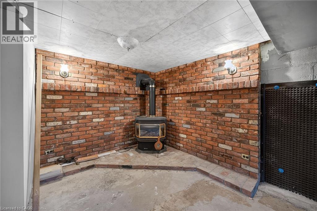 












163 ROSEDALE Avenue

,
Hamilton,




Ontario
L8K4N4

