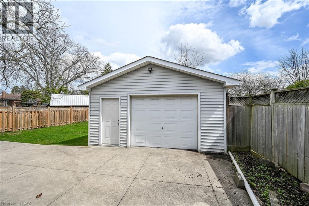 












163 ROSEDALE Avenue

,
Hamilton,




Ontario
L8K4N4

