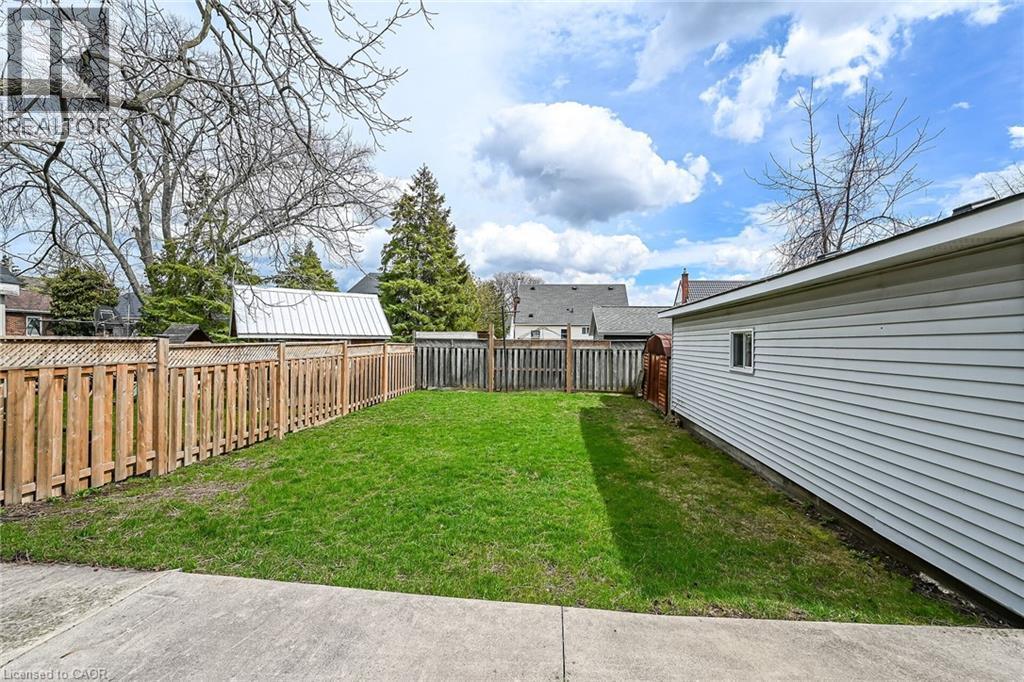 












163 ROSEDALE Avenue

,
Hamilton,




Ontario
L8K4N4

