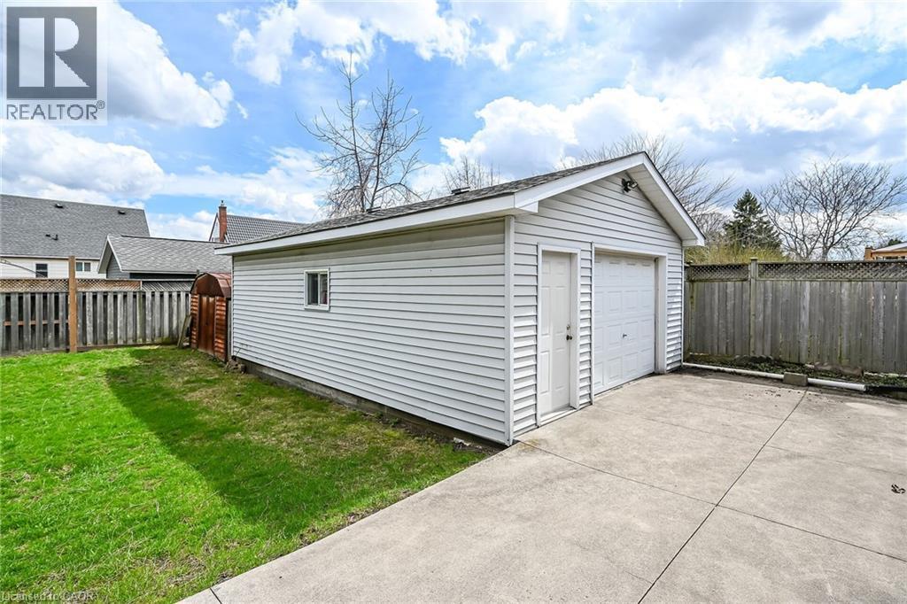 












163 ROSEDALE Avenue

,
Hamilton,




Ontario
L8K4N4

