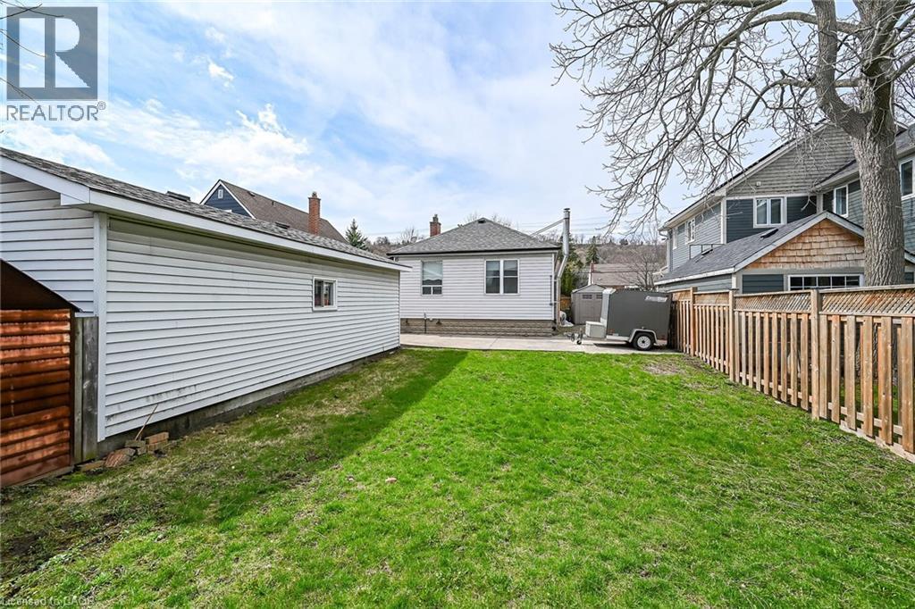 












163 ROSEDALE Avenue

,
Hamilton,




Ontario
L8K4N4

