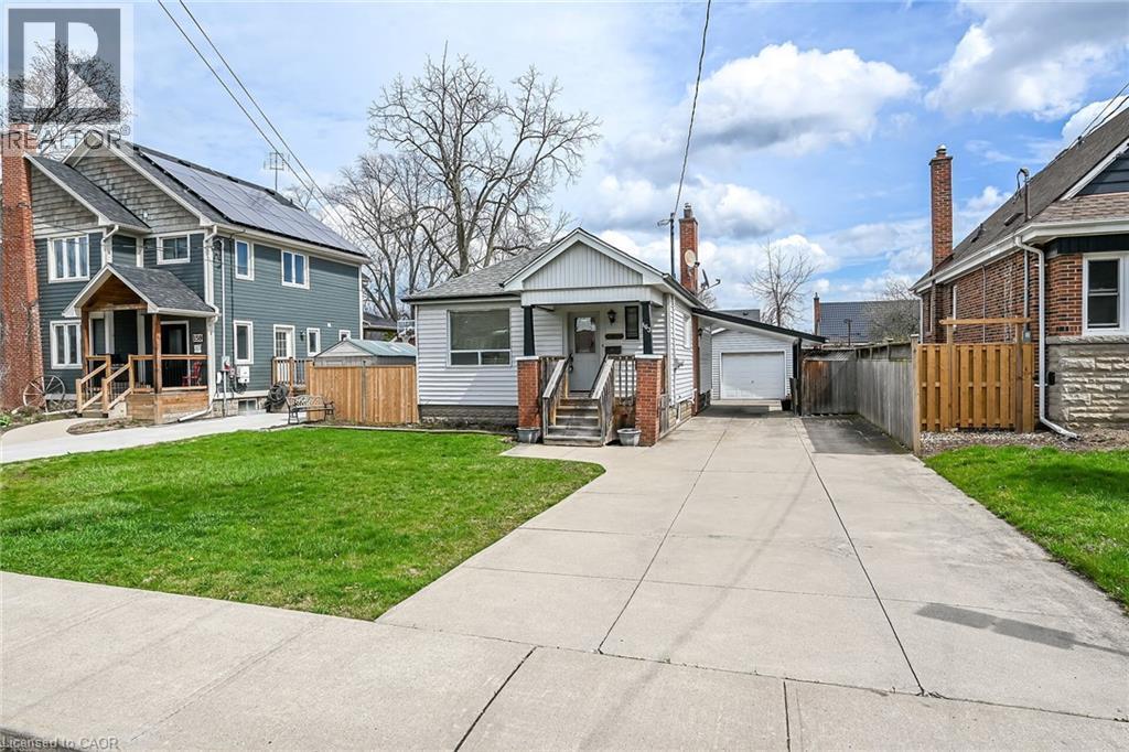 












163 ROSEDALE Avenue

,
Hamilton,




Ontario
L8K4N4

