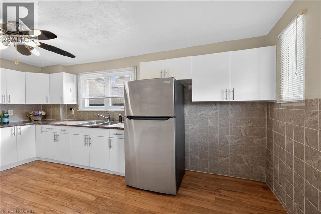 












163 ROSEDALE Avenue

,
Hamilton,




Ontario
L8K4N4

