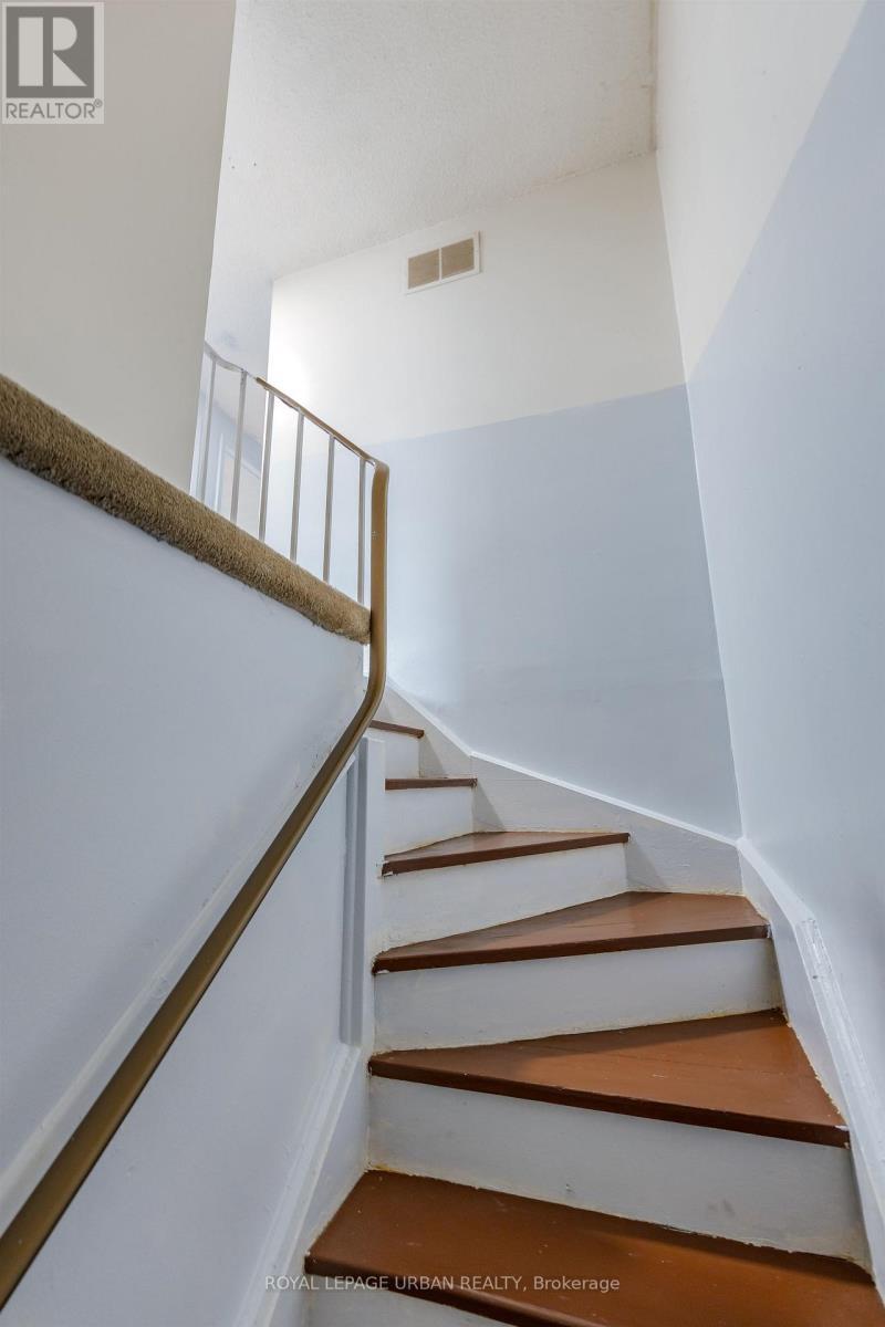 












347 BRAYMORE BOULEVARD

,
Toronto,




Ontario
M1B2W6

