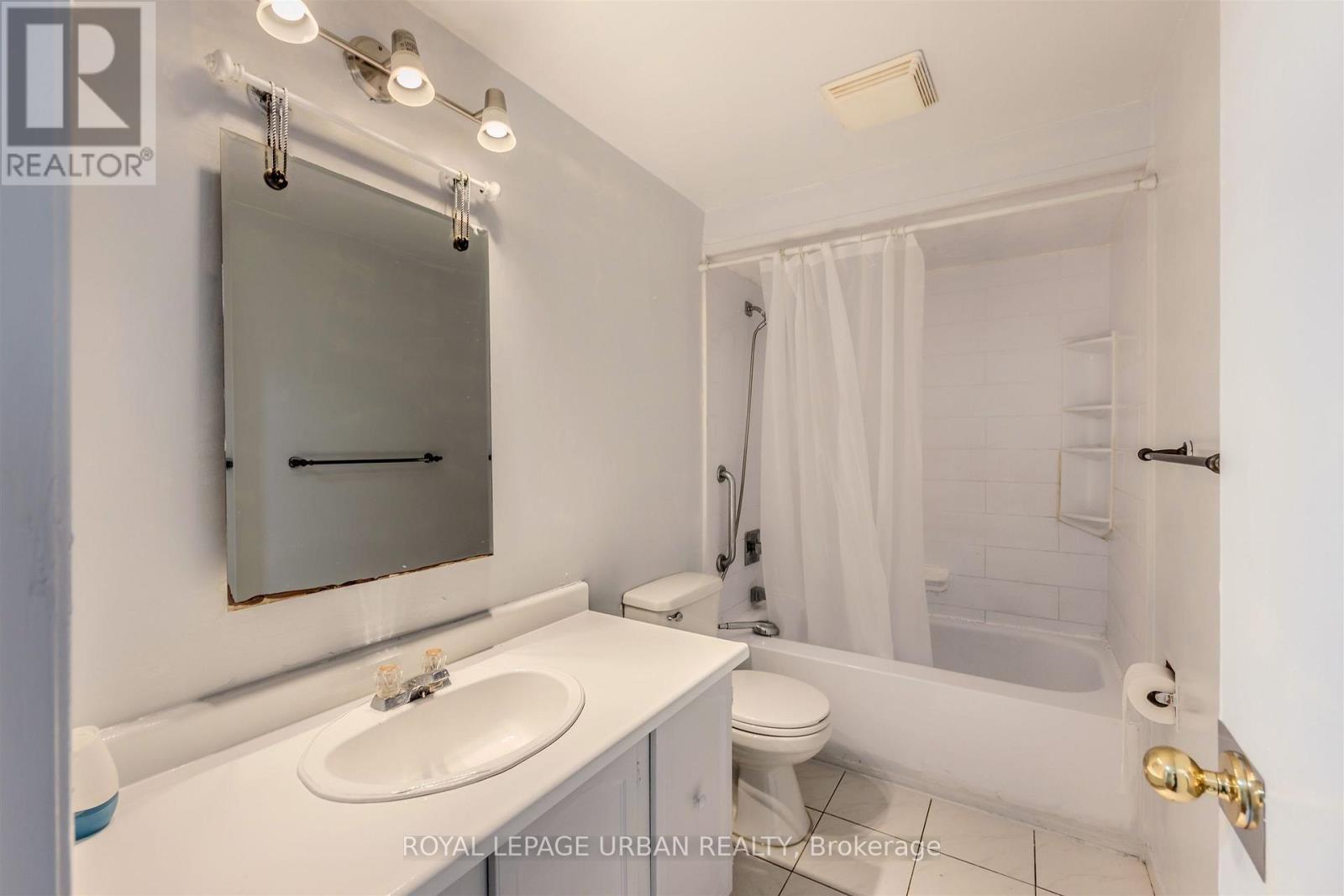 












347 BRAYMORE BOULEVARD

,
Toronto,




Ontario
M1B2W6

