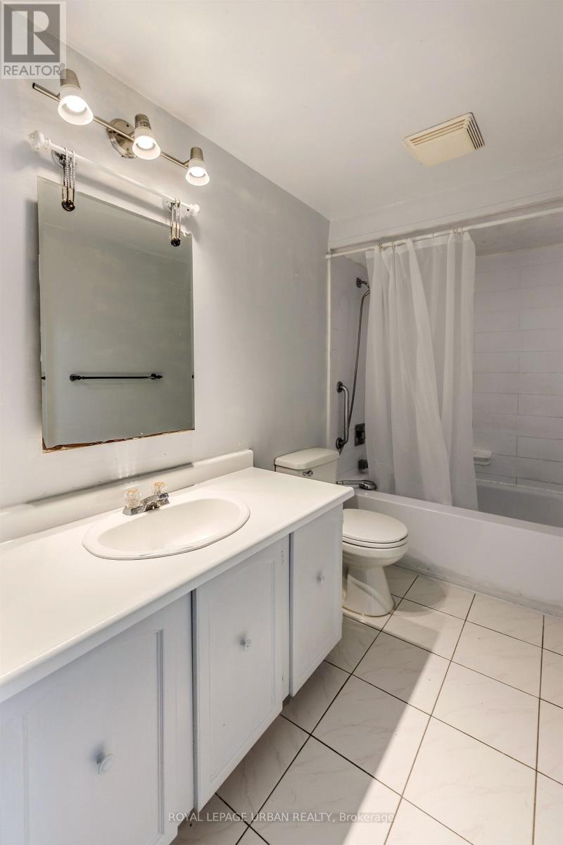 












347 BRAYMORE BOULEVARD

,
Toronto,




Ontario
M1B2W6

