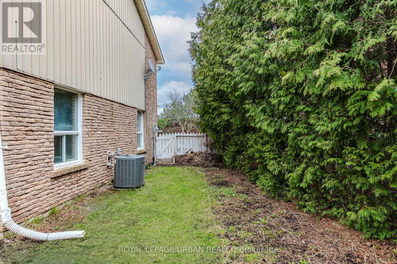 












347 BRAYMORE BOULEVARD

,
Toronto,




Ontario
M1B2W6

