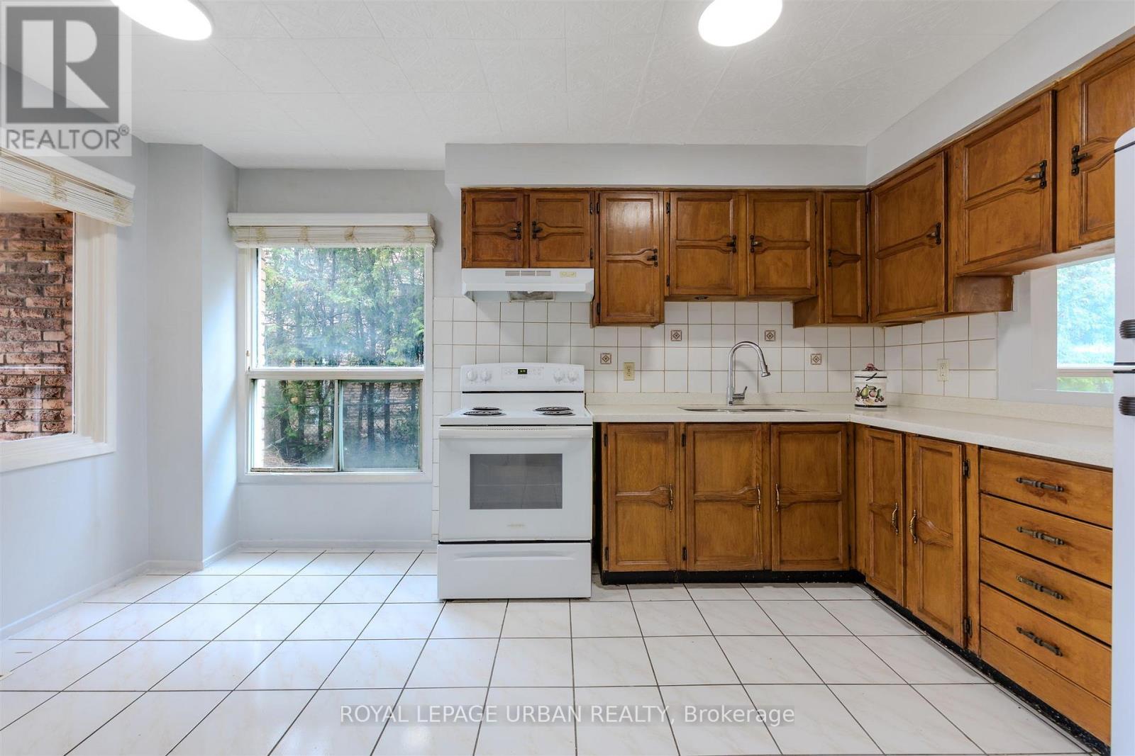 












347 BRAYMORE BOULEVARD

,
Toronto,




Ontario
M1B2W6

